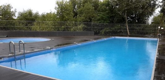 Piscina din cartierul Laguna Residence, Bucuresti