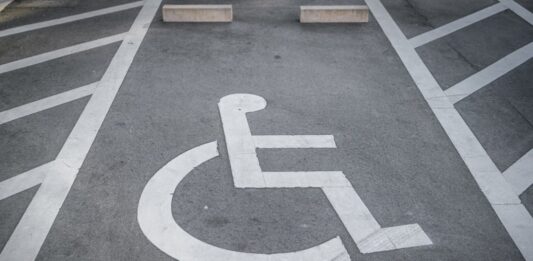 loc parcare dizabilitati
