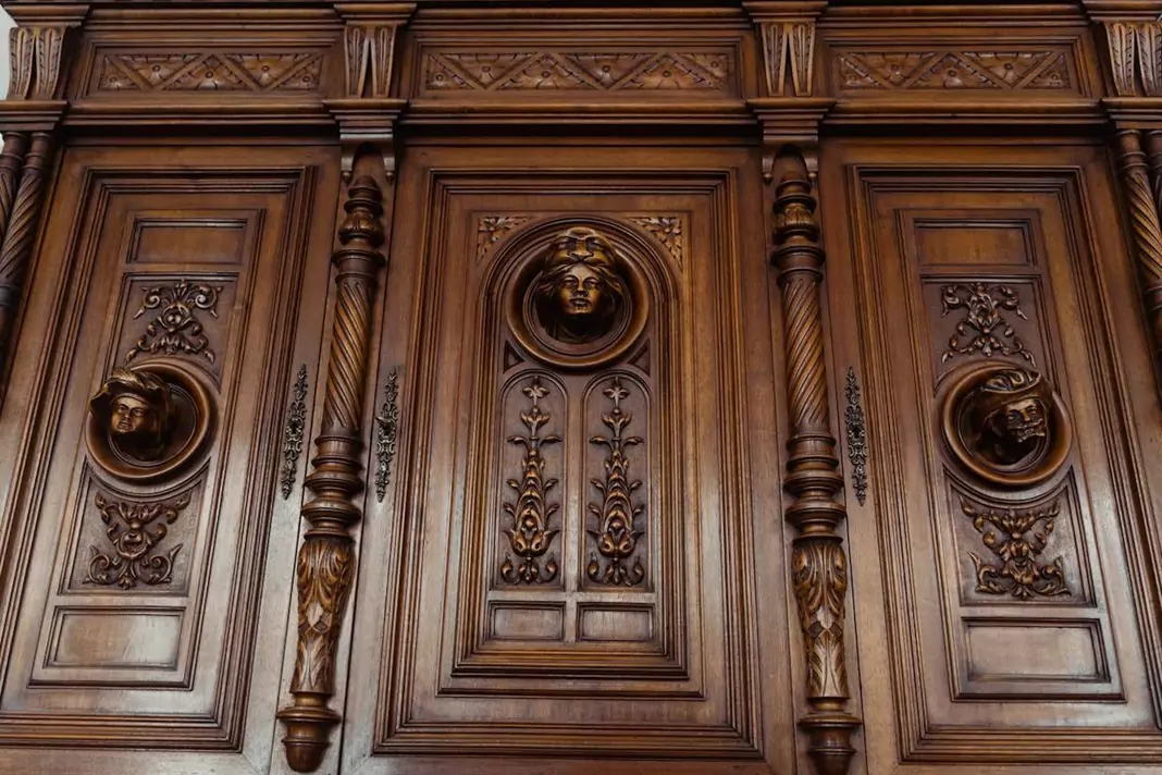 mobilier din lemn masiv