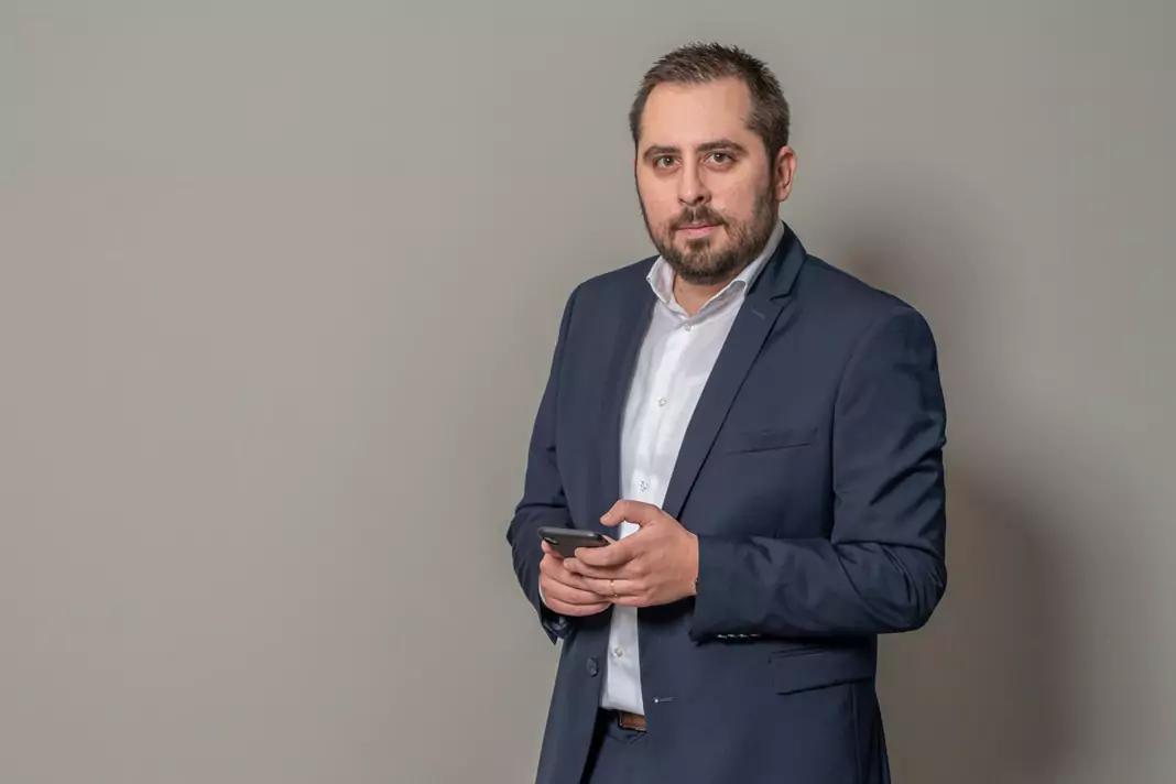 Antonis Tsaknakis, Director Anytime România